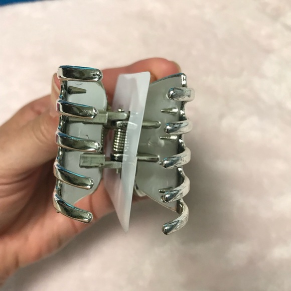 ✨✨5/$10✨✨ Butterfly Fashion Hair Accessories Claw Clip Silver & Rhinestones New - Picture 10 of 14